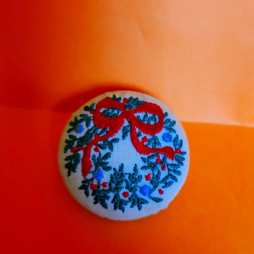 Wreath pin